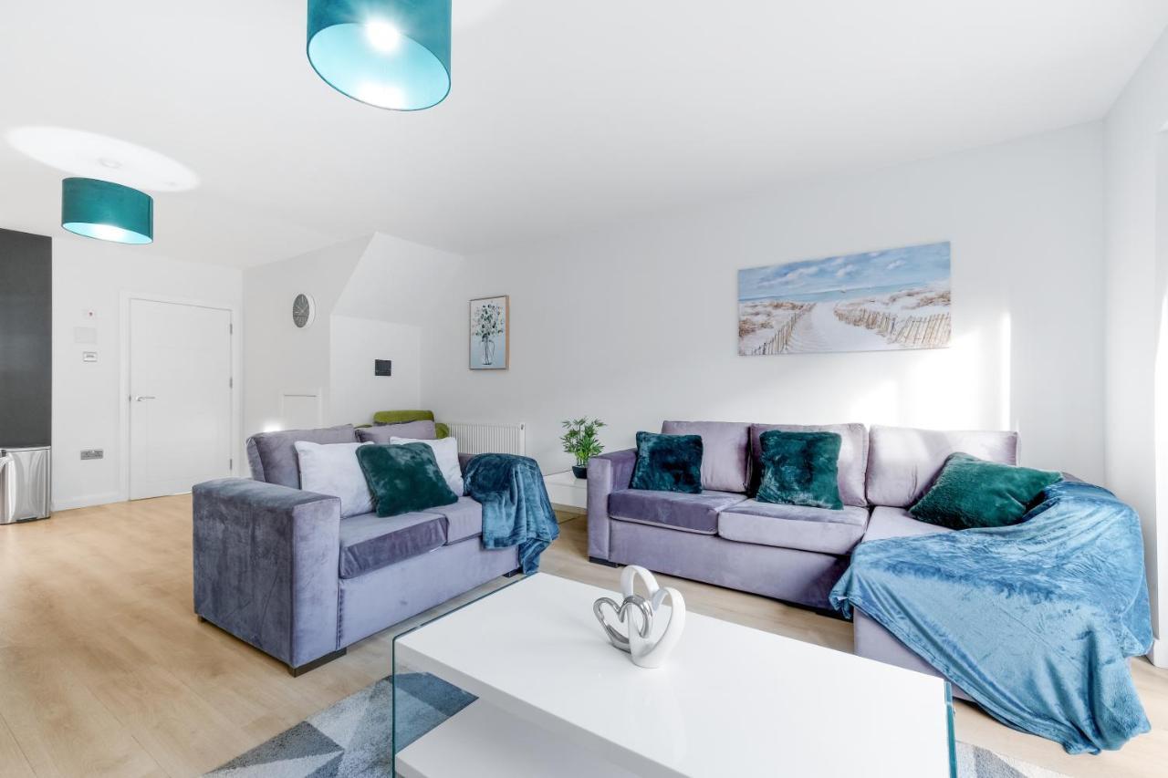 Modern 4 Bedroom House With Parking In Farnham Royal, Slough By 360Stays 外观 照片