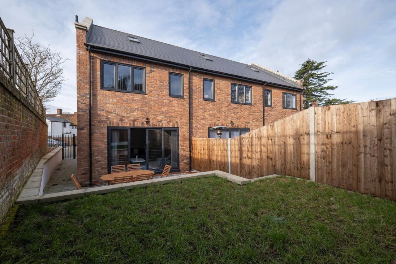 Modern 4 Bedroom House With Parking In Farnham Royal, Slough By 360Stays 外观 照片