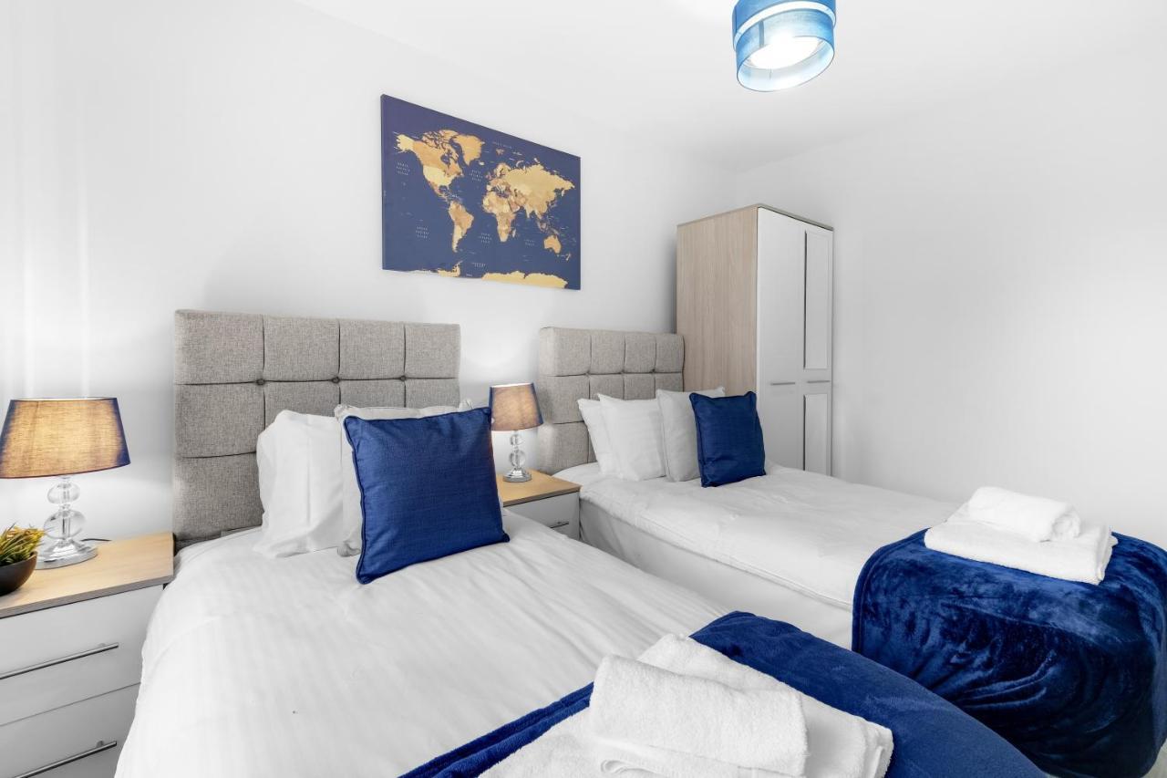 Modern 4 Bedroom House With Parking In Farnham Royal, Slough By 360Stays 外观 照片