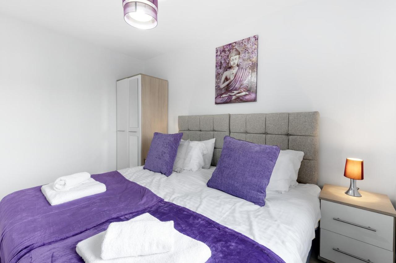 Modern 4 Bedroom House With Parking In Farnham Royal, Slough By 360Stays 外观 照片