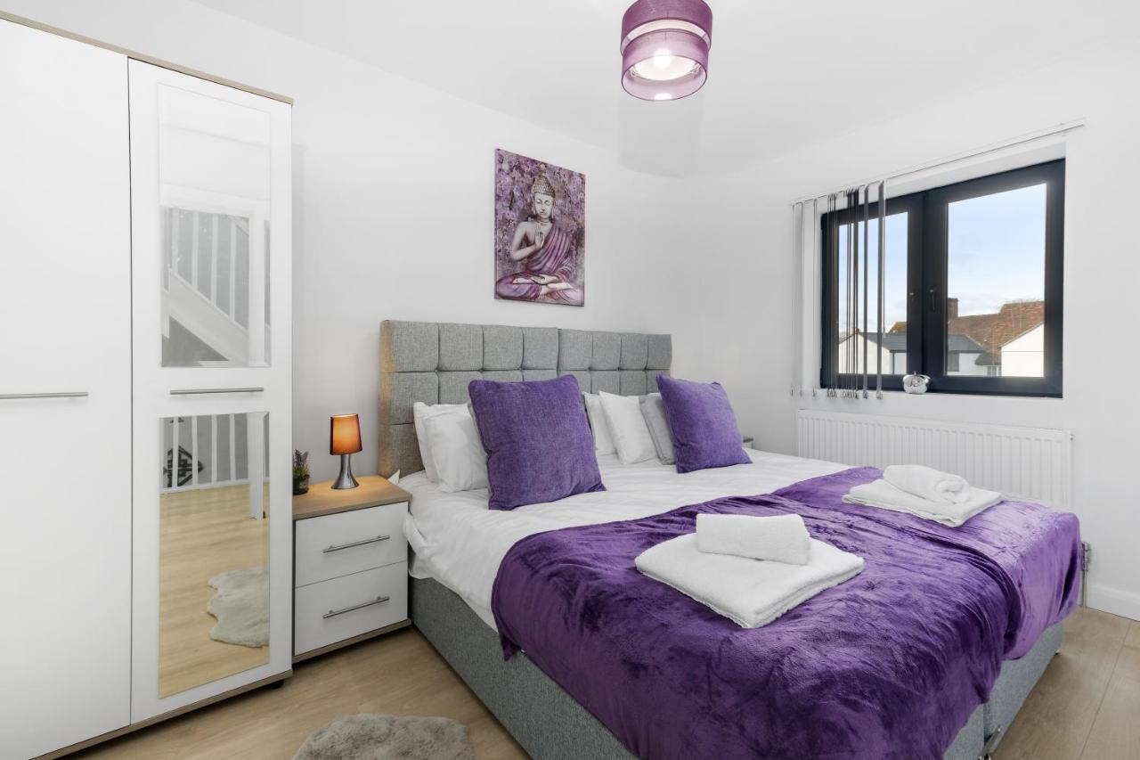 Modern 4 Bedroom House With Parking In Farnham Royal, Slough By 360Stays 外观 照片