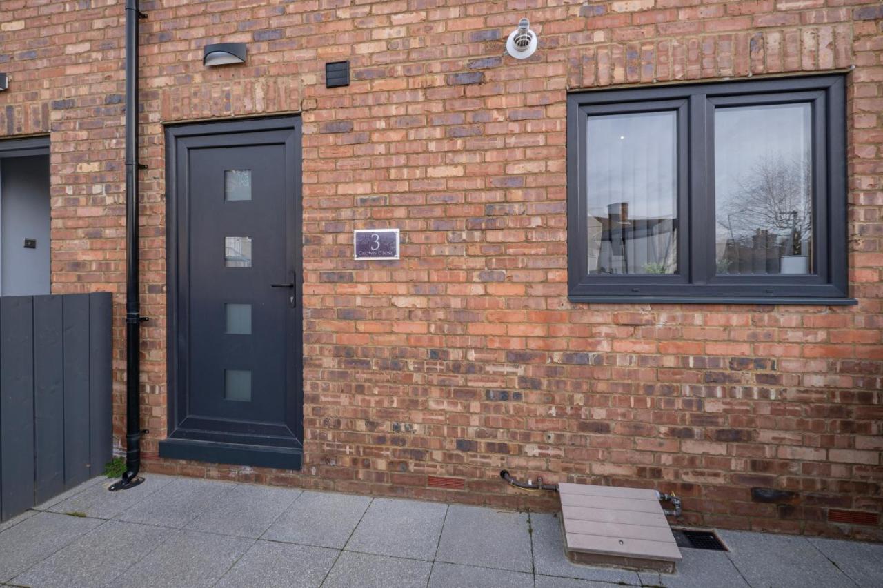 Modern 4 Bedroom House With Parking In Farnham Royal, Slough By 360Stays 外观 照片