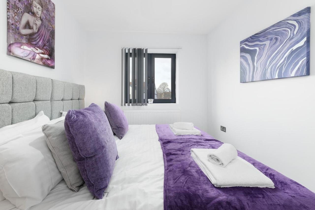 Modern 4 Bedroom House With Parking In Farnham Royal, Slough By 360Stays 外观 照片