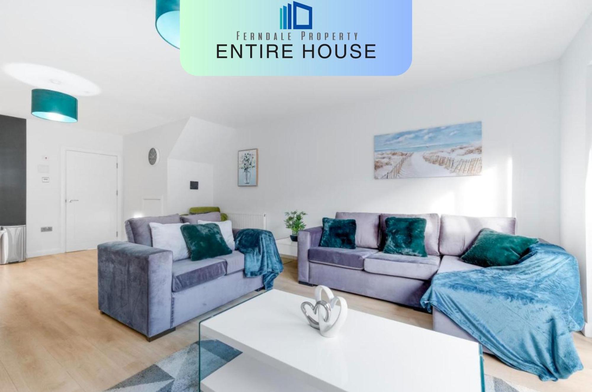 Modern 4 Bedroom House With Parking In Farnham Royal, Slough By 360Stays 外观 照片